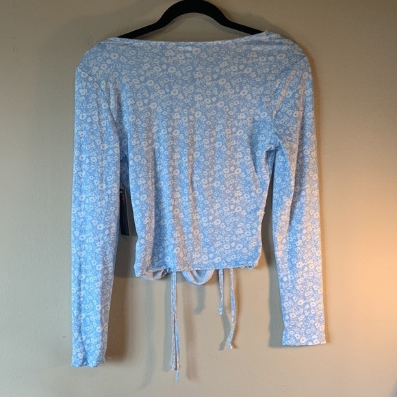 NWT No Boundaires Womens Floral Rusched Front Long Sleeve Blue White Top Medium - Picture 10 of 13